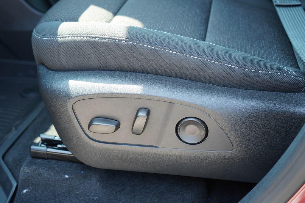 new 2026 Chevrolet Traverse car, priced at $42,138