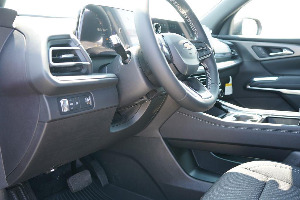 new 2026 Chevrolet Traverse car, priced at $42,138