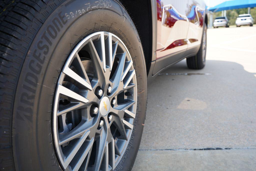 new 2026 Chevrolet Traverse car, priced at $42,138