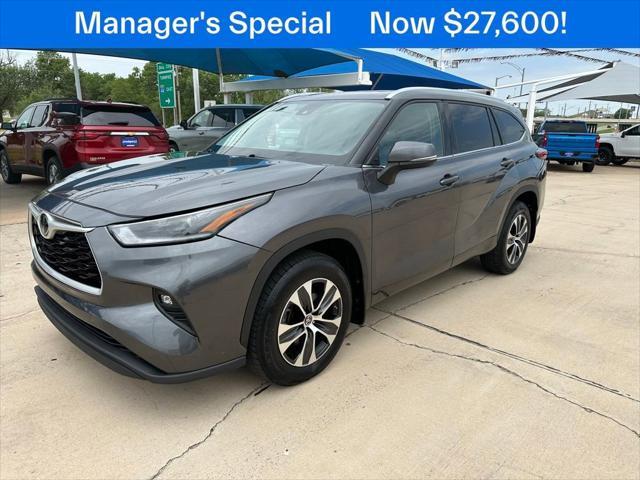 used 2021 Toyota Highlander car, priced at $27,600