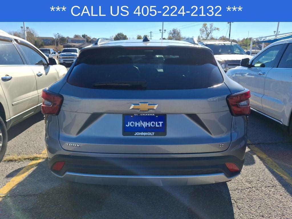 used 2024 Chevrolet Trax car, priced at $20,757