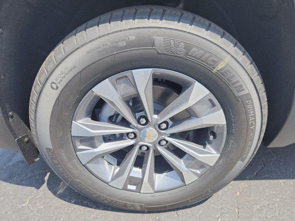 new 2026 Chevrolet Equinox car, priced at $33,408
