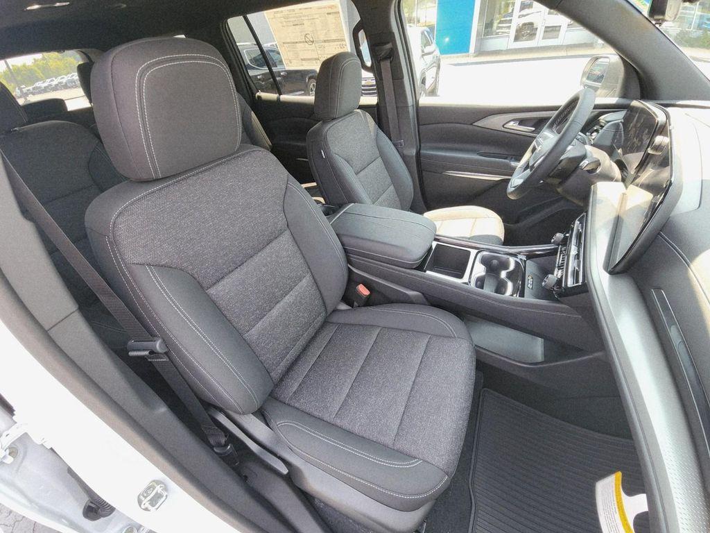 new 2026 Chevrolet Traverse car, priced at $43,215