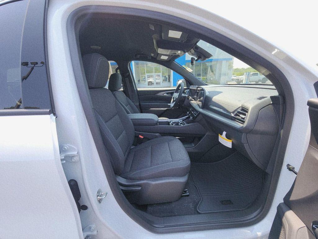new 2026 Chevrolet Traverse car, priced at $43,215