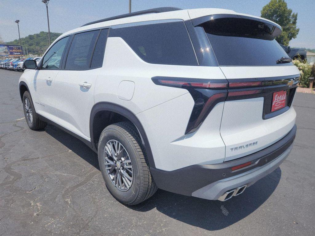 new 2026 Chevrolet Traverse car, priced at $43,215