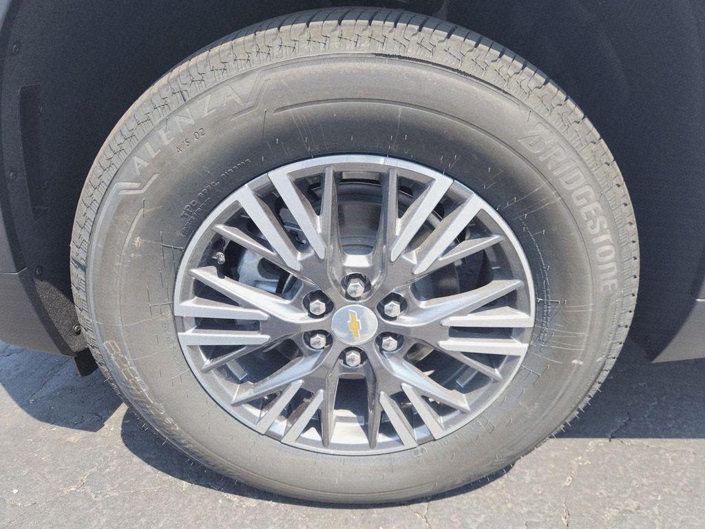 new 2026 Chevrolet Traverse car, priced at $43,215