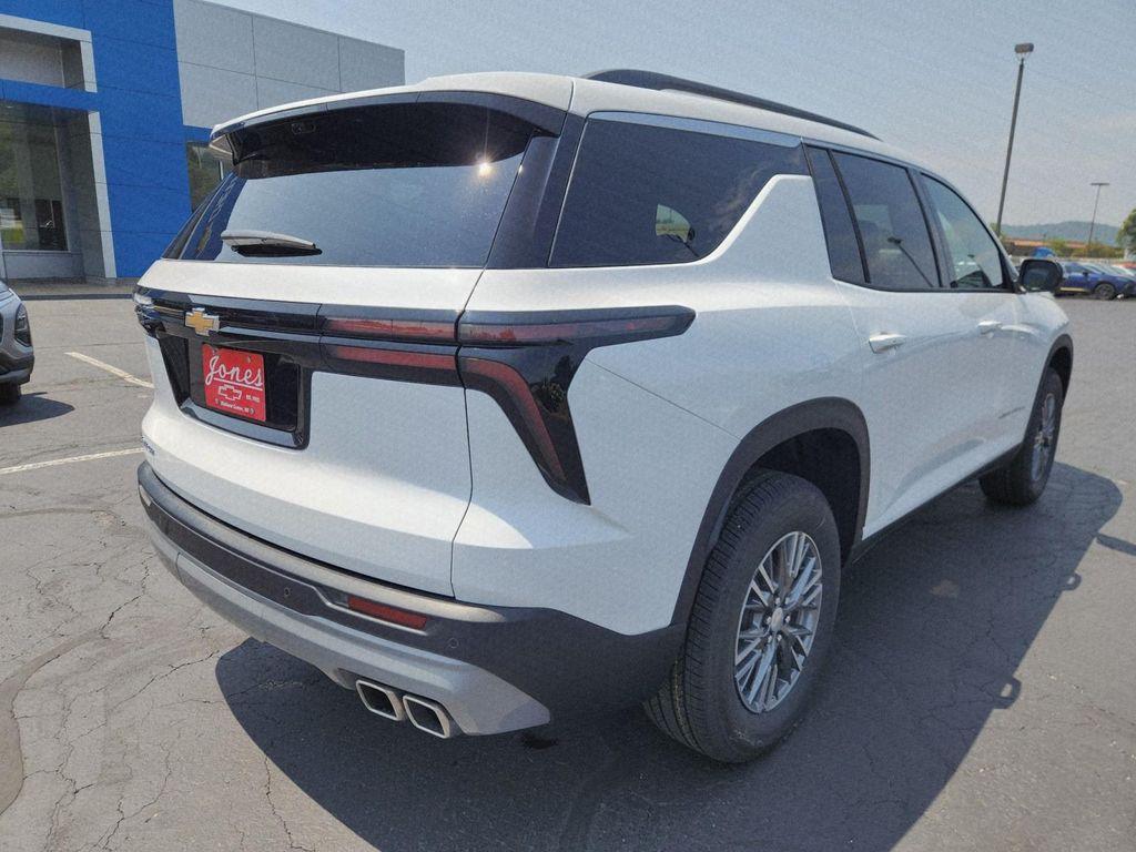 new 2026 Chevrolet Traverse car, priced at $43,215