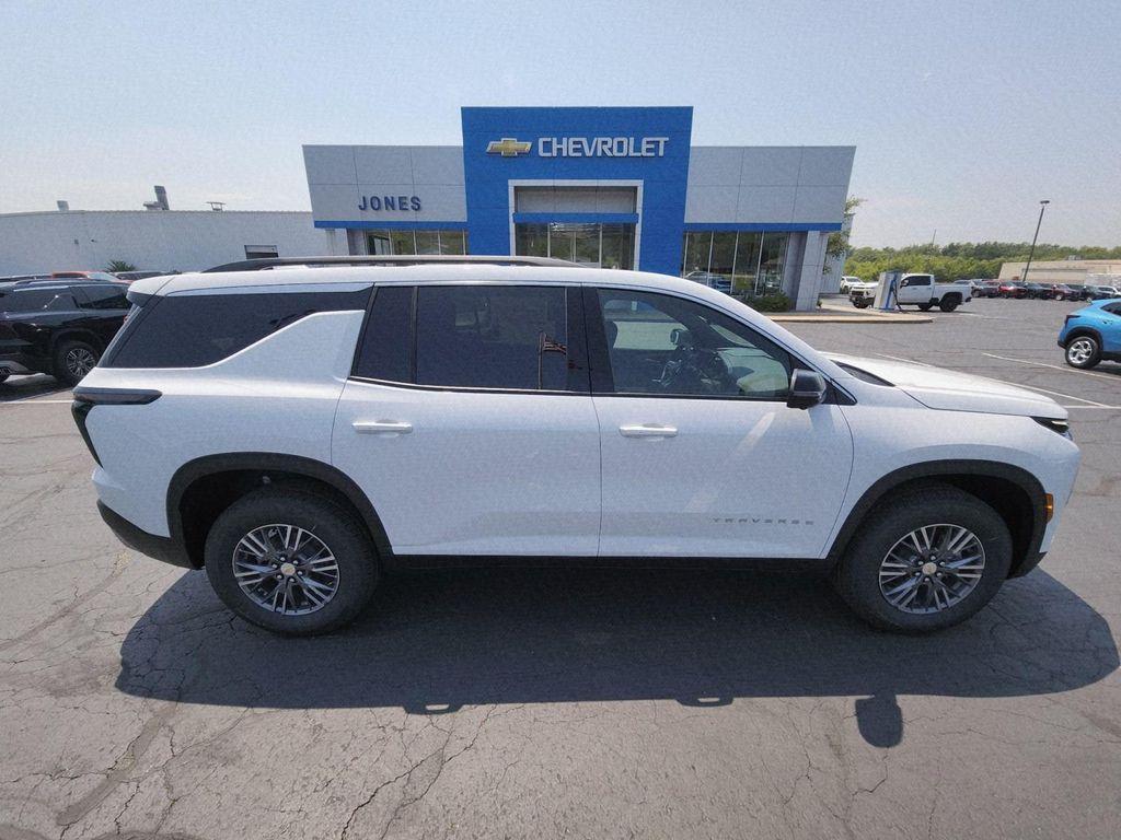 new 2026 Chevrolet Traverse car, priced at $43,215