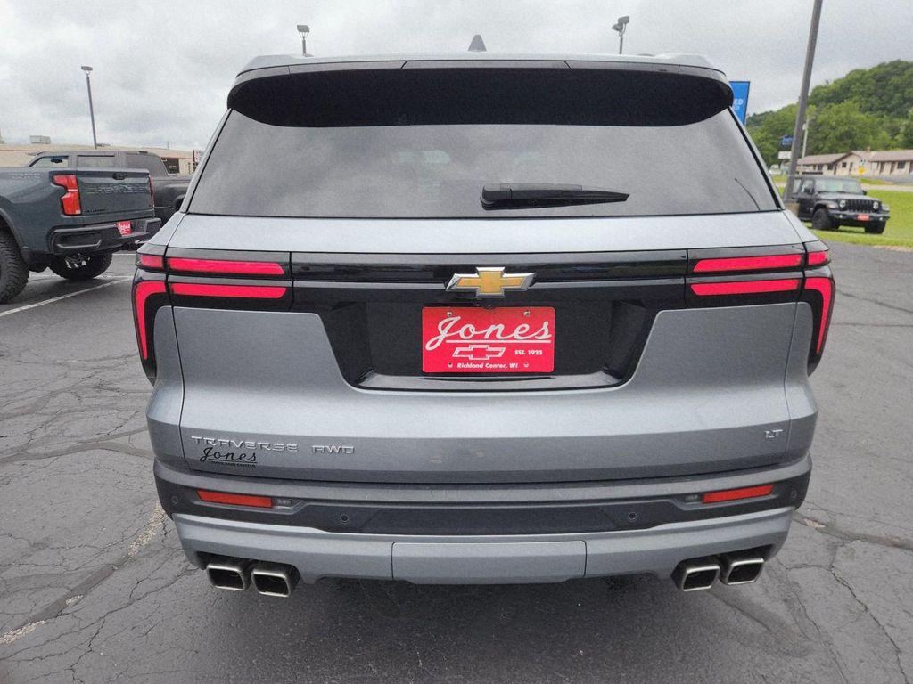 used 2024 Chevrolet Traverse car, priced at $39,987