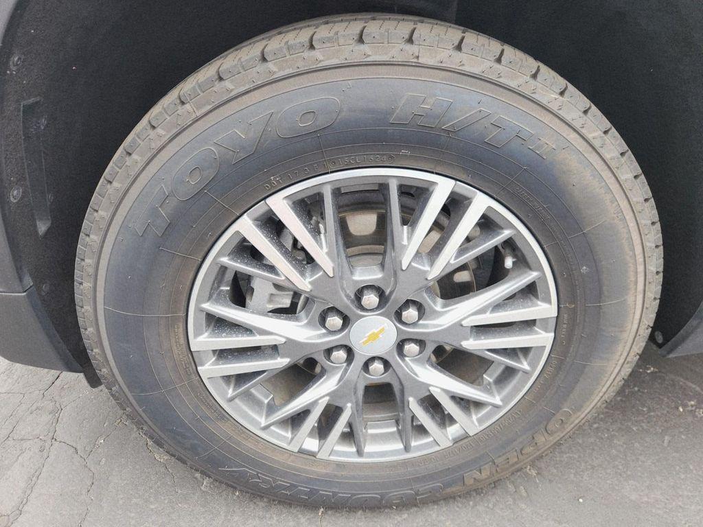 used 2024 Chevrolet Traverse car, priced at $39,987