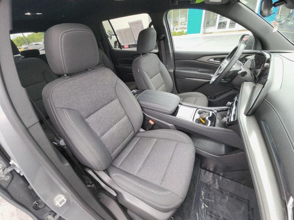used 2024 Chevrolet Traverse car, priced at $39,987