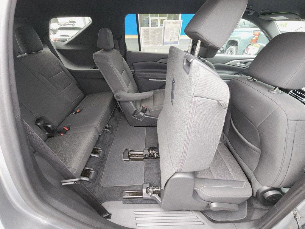 used 2024 Chevrolet Traverse car, priced at $39,987