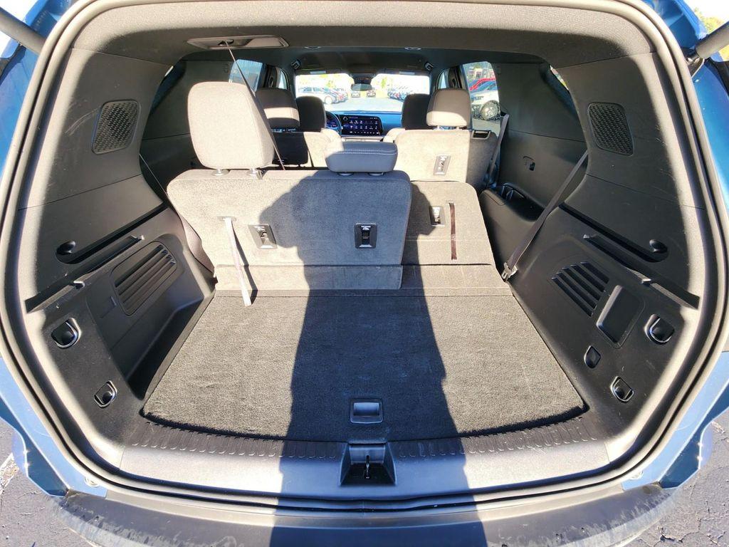 used 2025 Chevrolet Traverse car, priced at $39,987