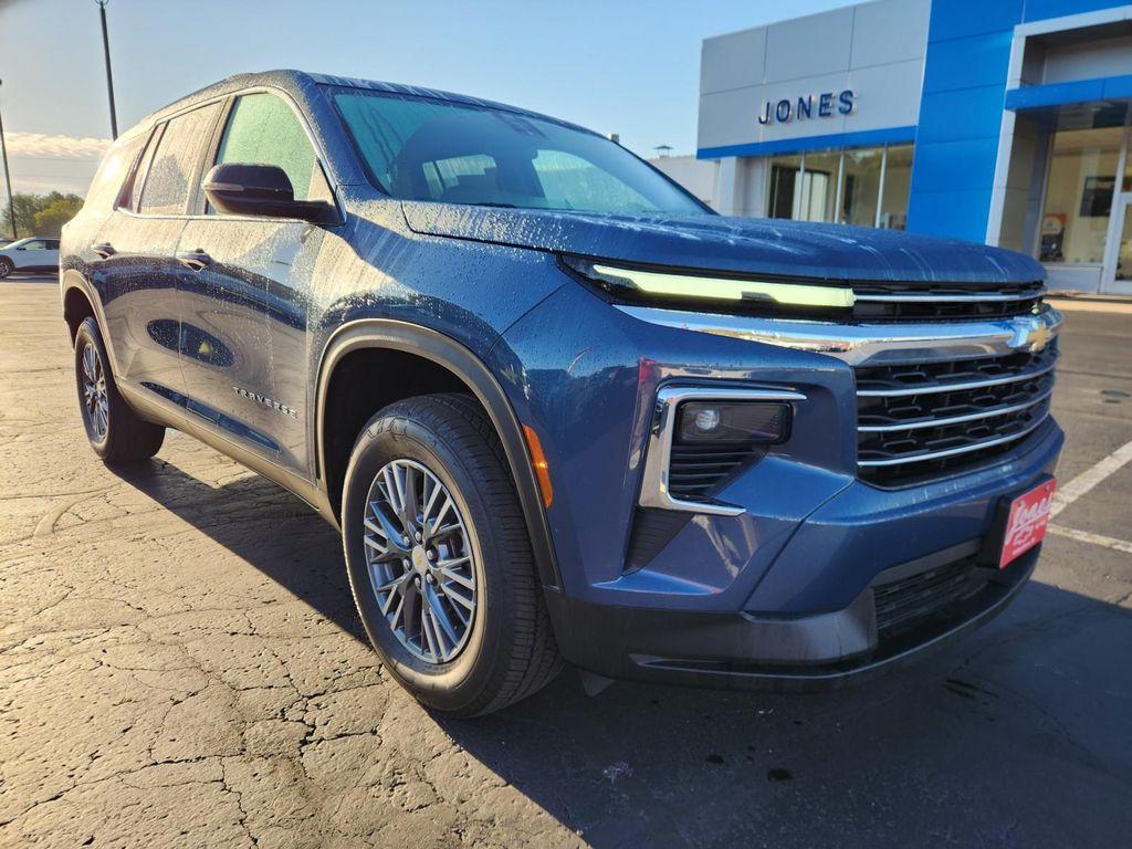 used 2025 Chevrolet Traverse car, priced at $39,987