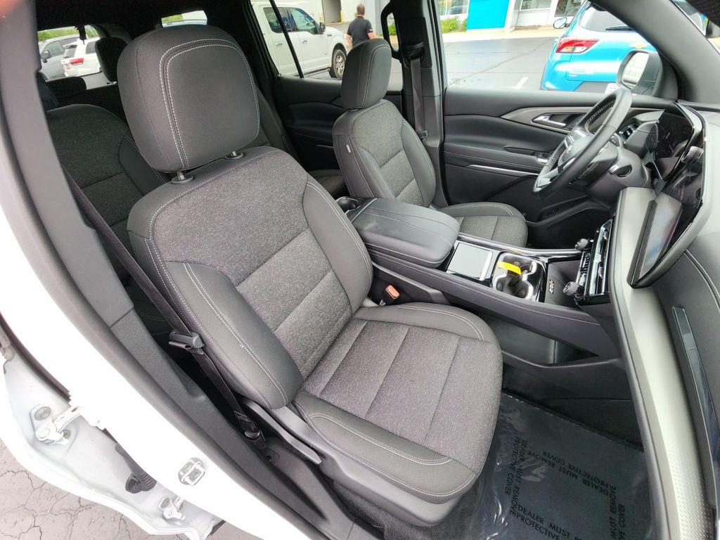 used 2024 Chevrolet Traverse car, priced at $38,975