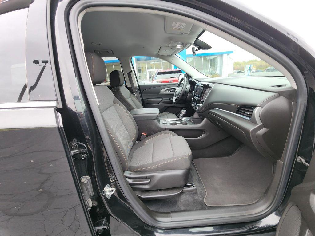 used 2021 Chevrolet Traverse car, priced at $23,987