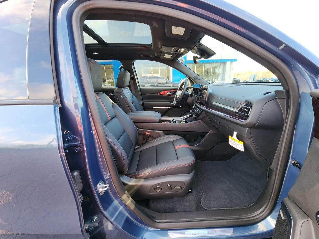 used 2025 Chevrolet Traverse car, priced at $53,987