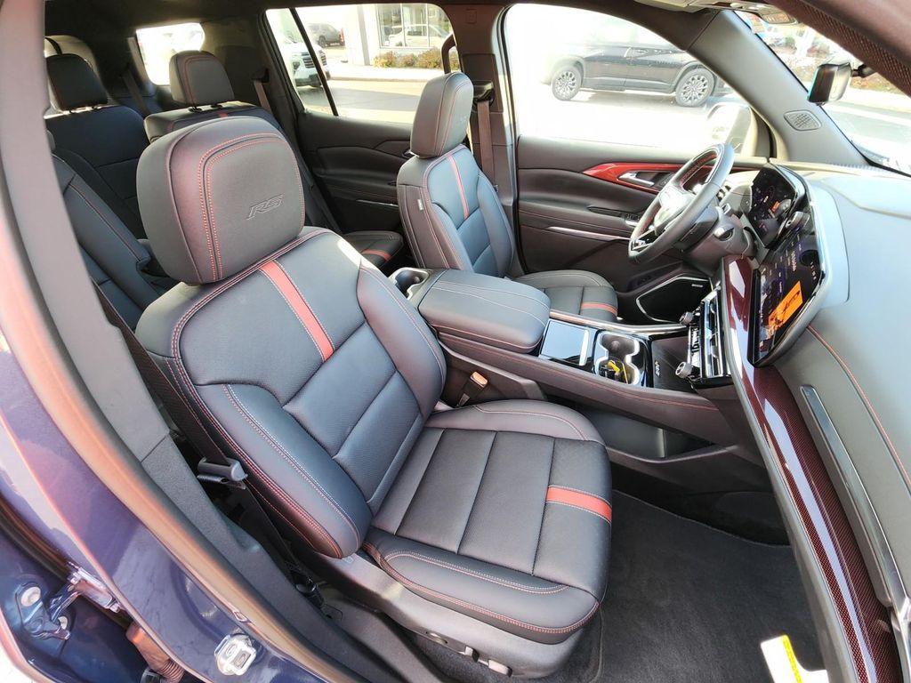 used 2025 Chevrolet Traverse car, priced at $53,987