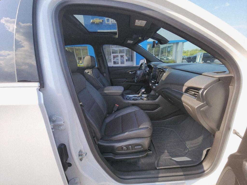 used 2023 Chevrolet Traverse car, priced at $40,987