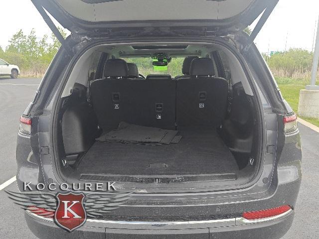 used 2022 Jeep Grand Cherokee car, priced at $31,870