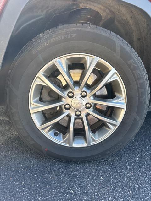 used 2019 Jeep Cherokee car, priced at $15,586