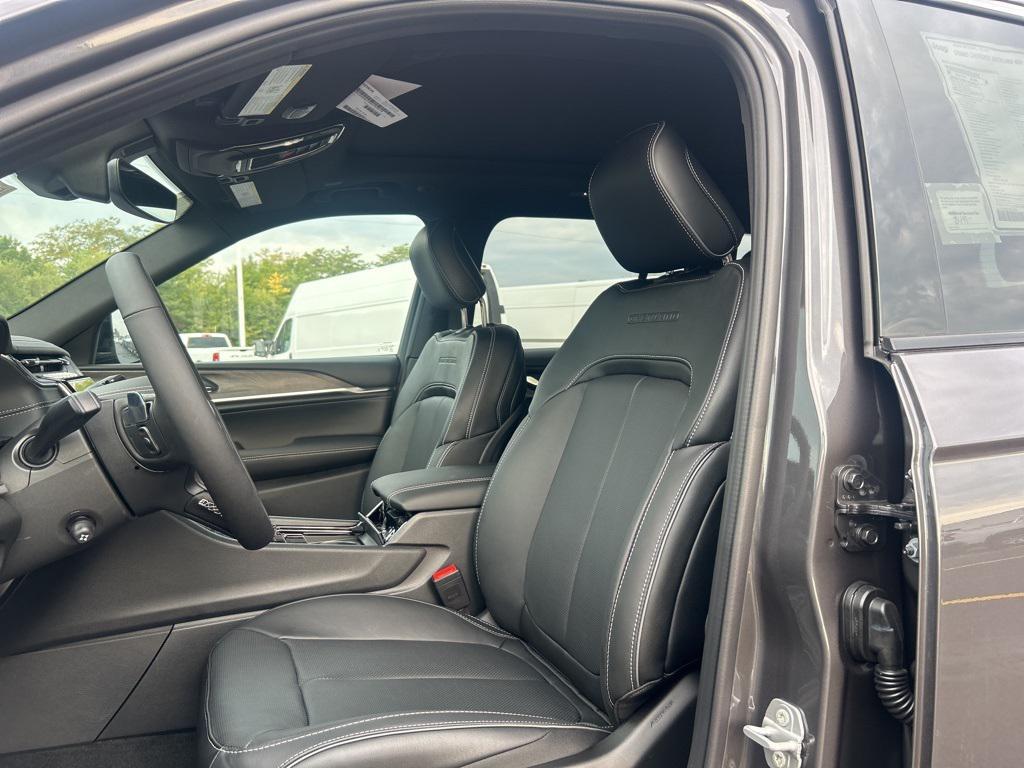 new 2025 Jeep Grand Cherokee car, priced at $57,360