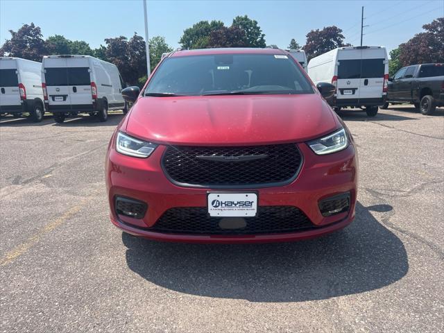 new 2025 Chrysler Pacifica car, priced at $56,247