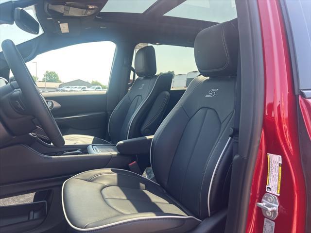 new 2025 Chrysler Pacifica car, priced at $56,247