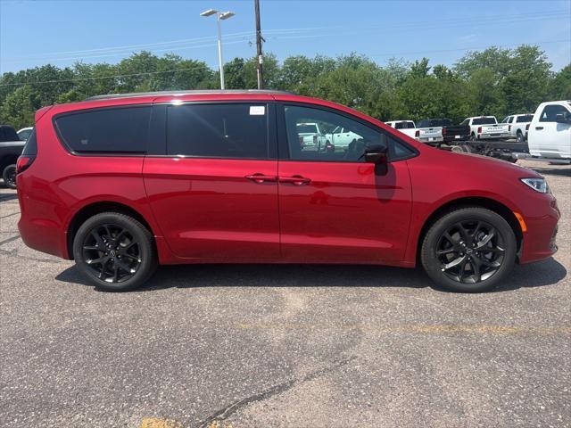 new 2025 Chrysler Pacifica car, priced at $56,247