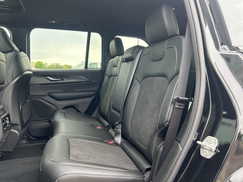 new 2025 Jeep Grand Cherokee car, priced at $41,992