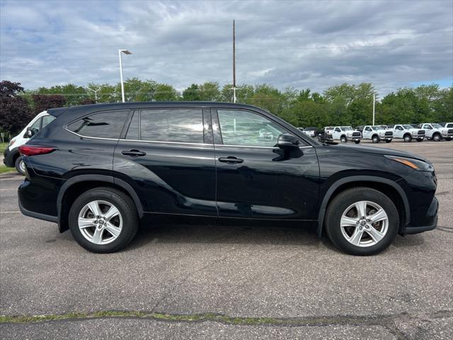 used 2022 Toyota Highlander car, priced at $34,704
