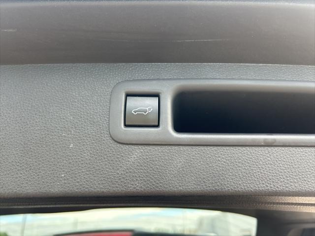 used 2022 Toyota Highlander car, priced at $34,704