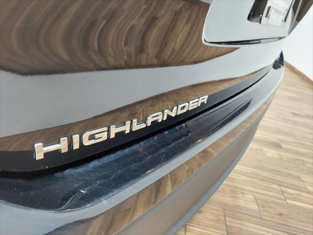 used 2022 Toyota Highlander car, priced at $34,500
