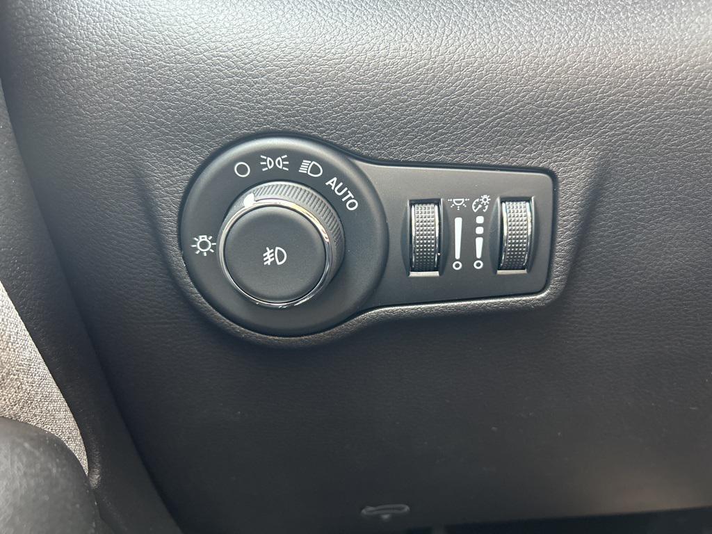 new 2025 Jeep Compass car, priced at $25,786