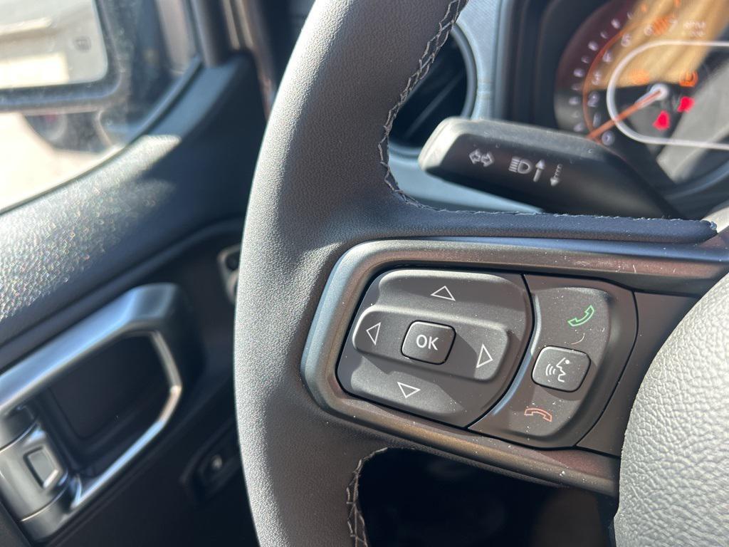 new 2025 Jeep Wrangler car, priced at $44,552