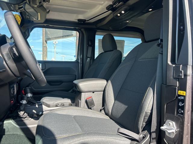 new 2025 Jeep Wrangler car, priced at $47,470