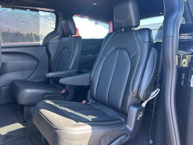 new 2025 Chrysler Pacifica car, priced at $45,420