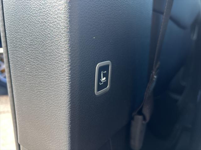 new 2025 Chrysler Pacifica car, priced at $45,420