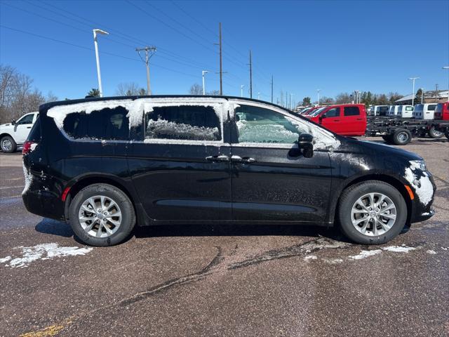 new 2025 Chrysler Pacifica car, priced at $45,420