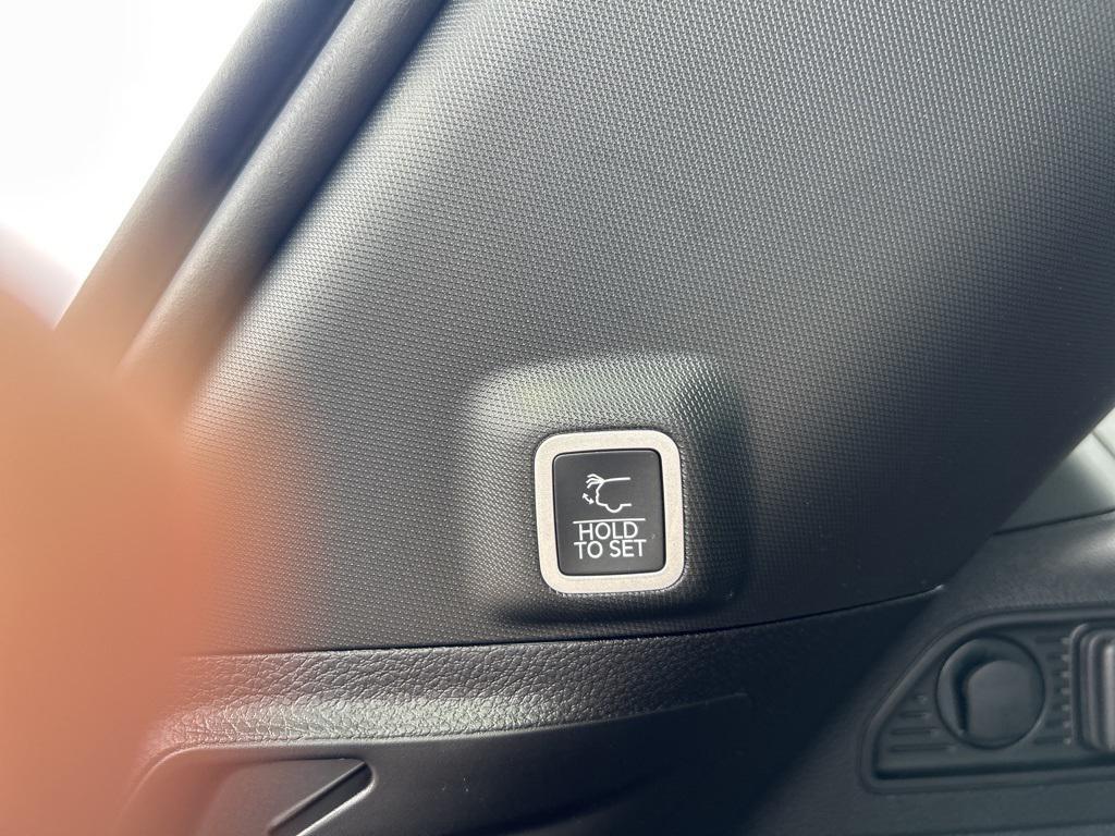 new 2025 Jeep Grand Cherokee car, priced at $50,270