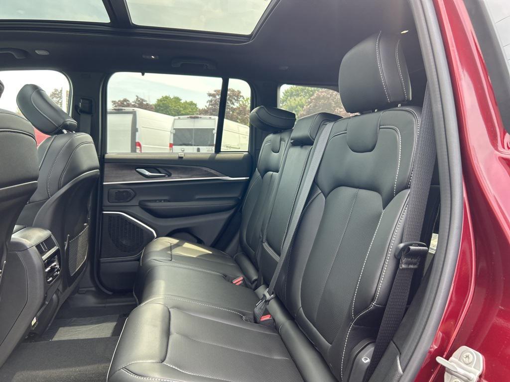 new 2025 Jeep Grand Cherokee car, priced at $50,270