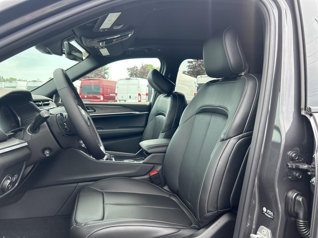 new 2025 Jeep Grand Cherokee car, priced at $47,270