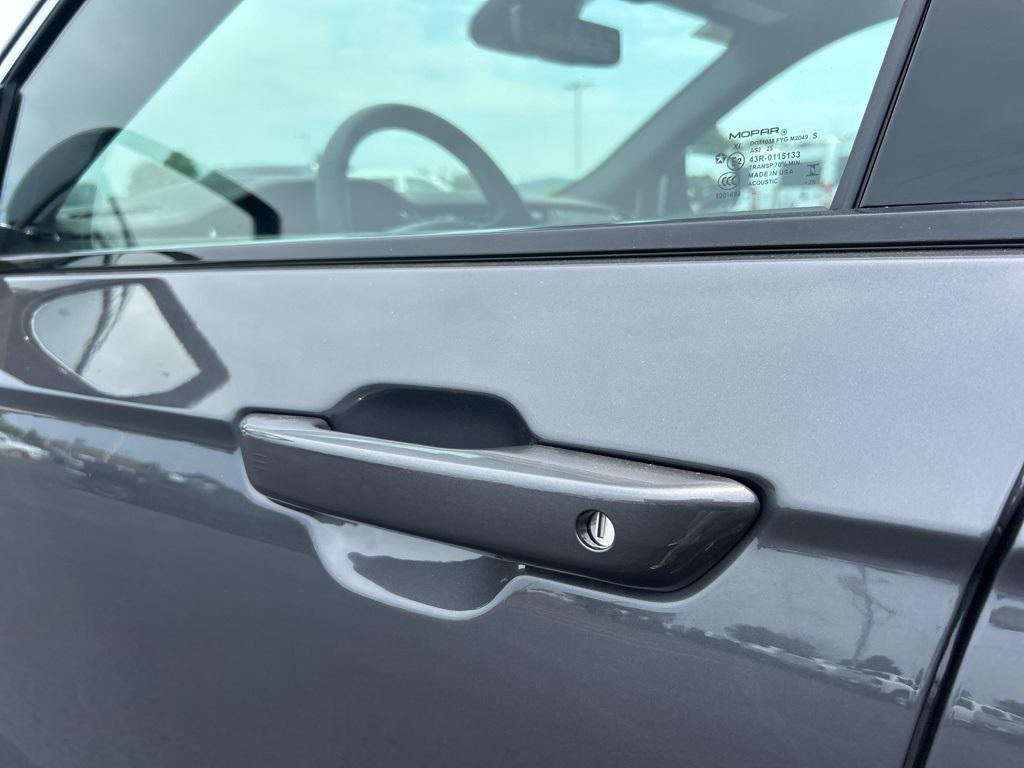 new 2025 Jeep Grand Cherokee car, priced at $47,270