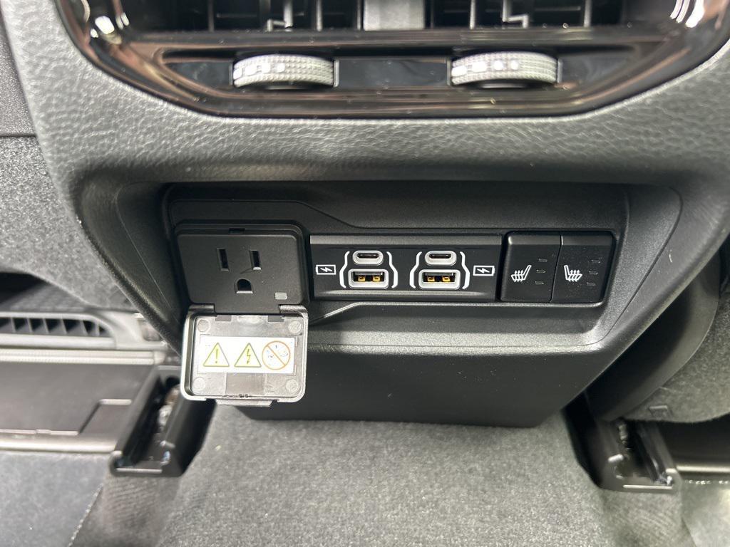 new 2025 Jeep Grand Cherokee car, priced at $47,270