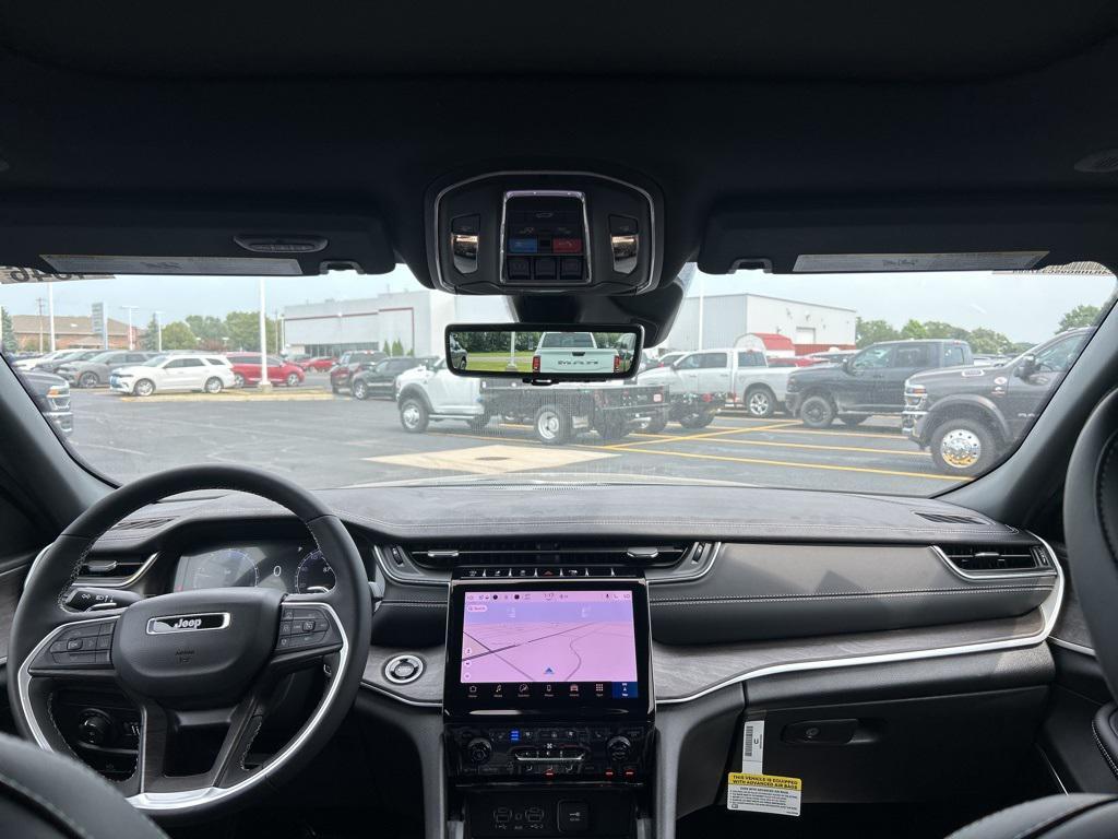 new 2025 Jeep Grand Cherokee car, priced at $47,270