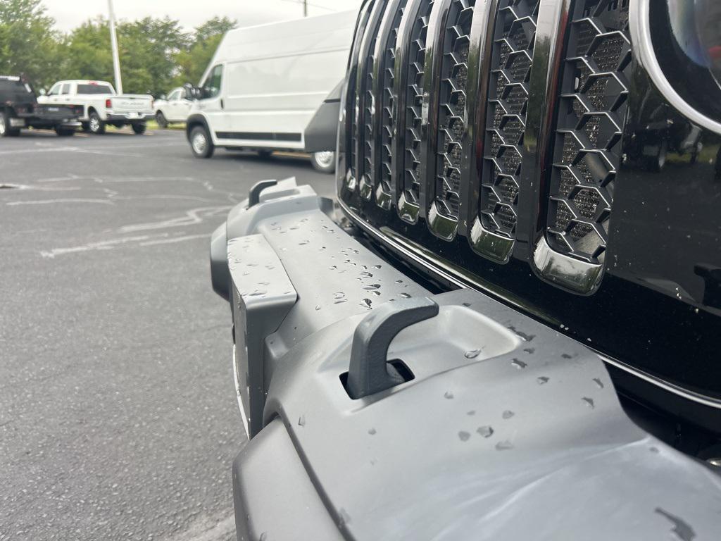 used 2021 Jeep Gladiator car, priced at $32,727
