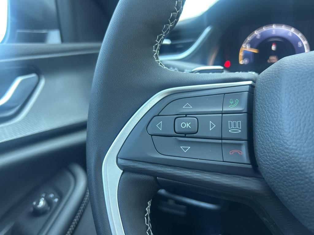 new 2025 Jeep Grand Cherokee car, priced at $38,205