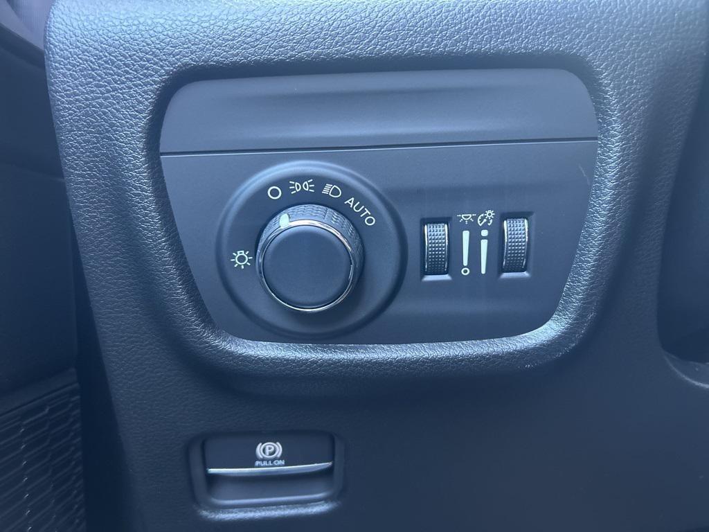 new 2025 Jeep Grand Cherokee car, priced at $38,205