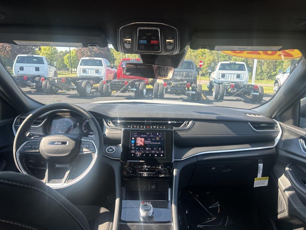 new 2025 Jeep Grand Cherokee car, priced at $38,205