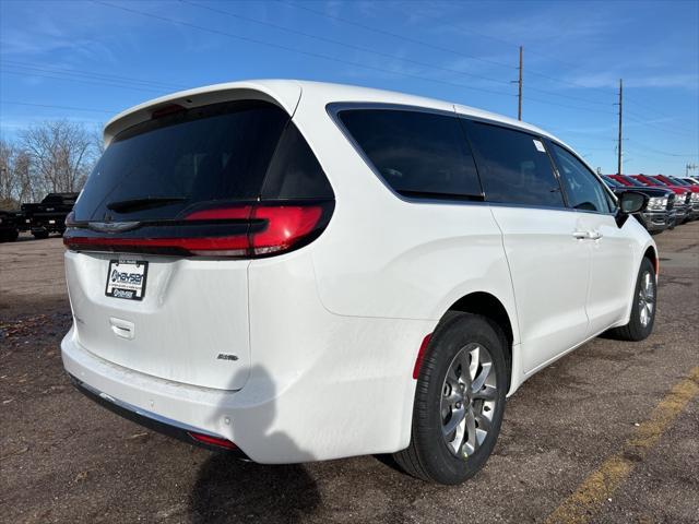 new 2024 Chrysler Pacifica car, priced at $45,833